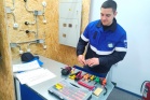 Сотрудники АО «РСК Ямала» оценивают экзаменационные испытания у будущих электромонтеров